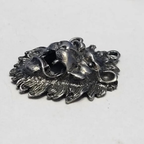 Vintage Silver Tone Metal Lion Head Pendant - Picture 3 of 5